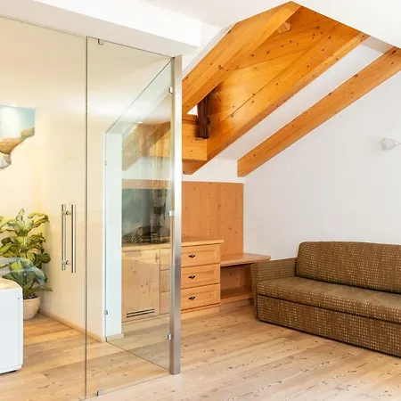 Wellness Lupo Bianco Szálloda Canazei